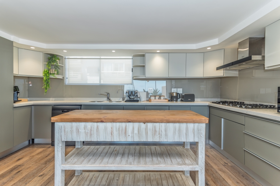 To Let 3 Bedroom Property for Rent in Sea Point Western Cape